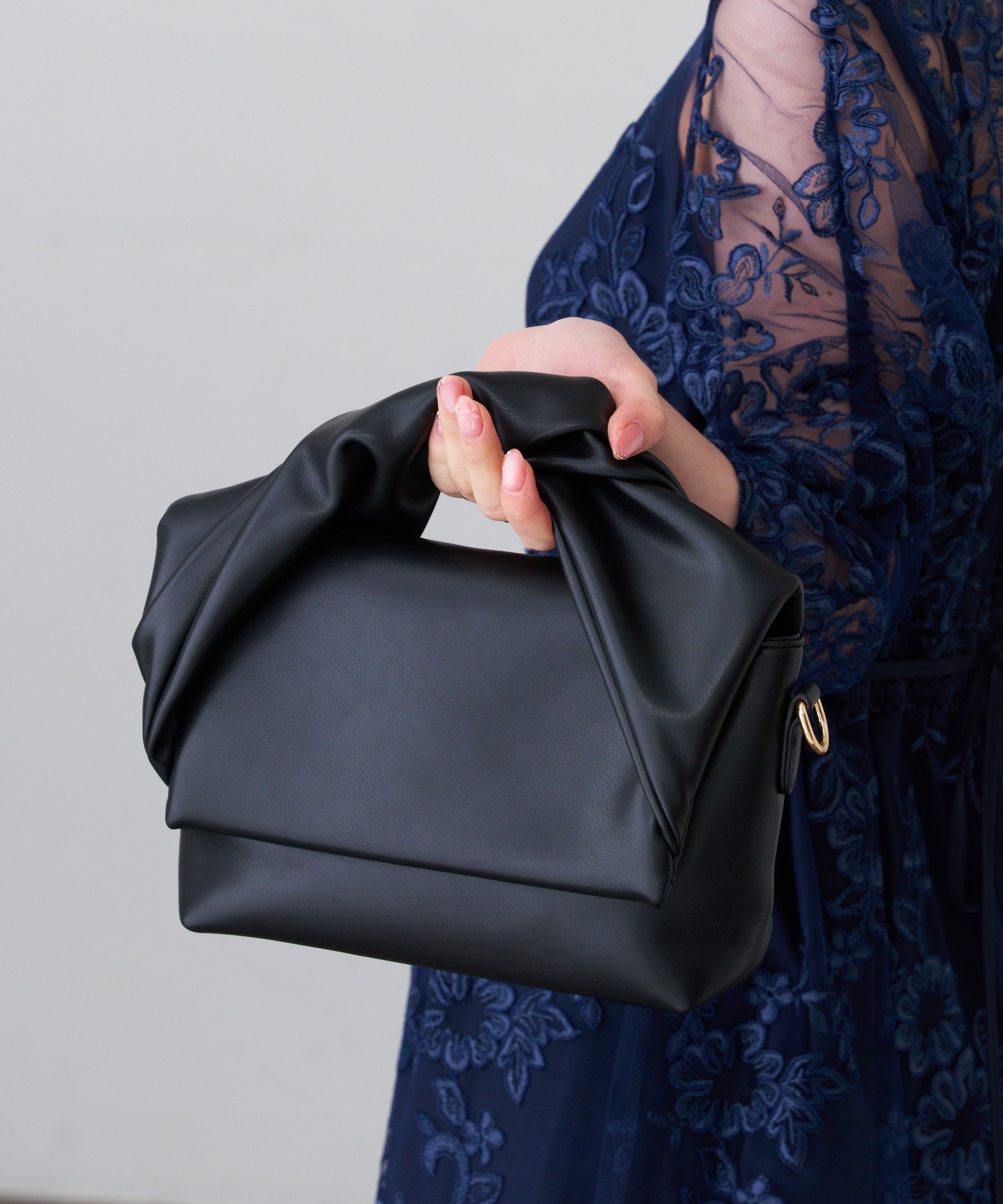 ツイストハンドル バッグ