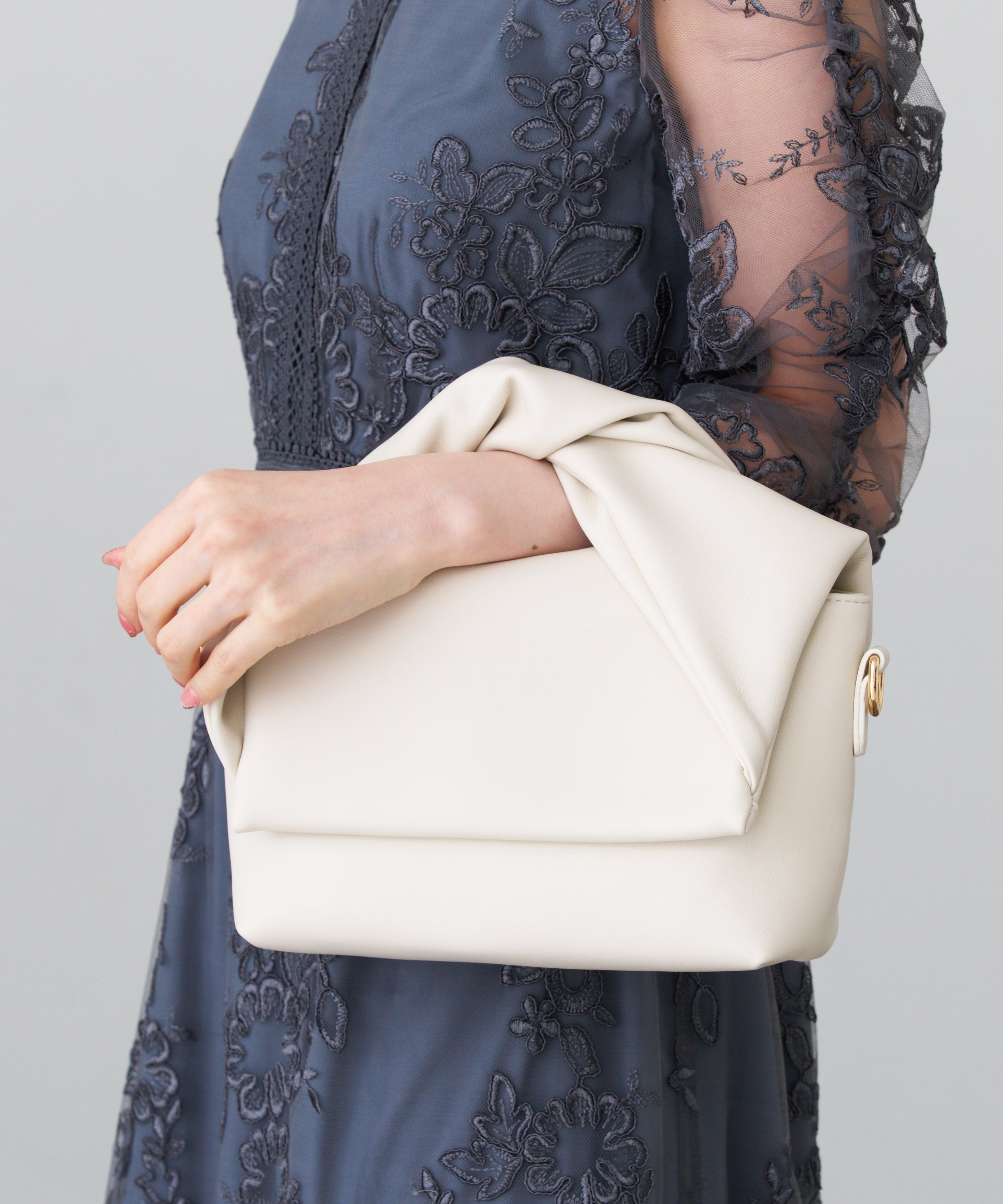 ツイストハンドル バッグ