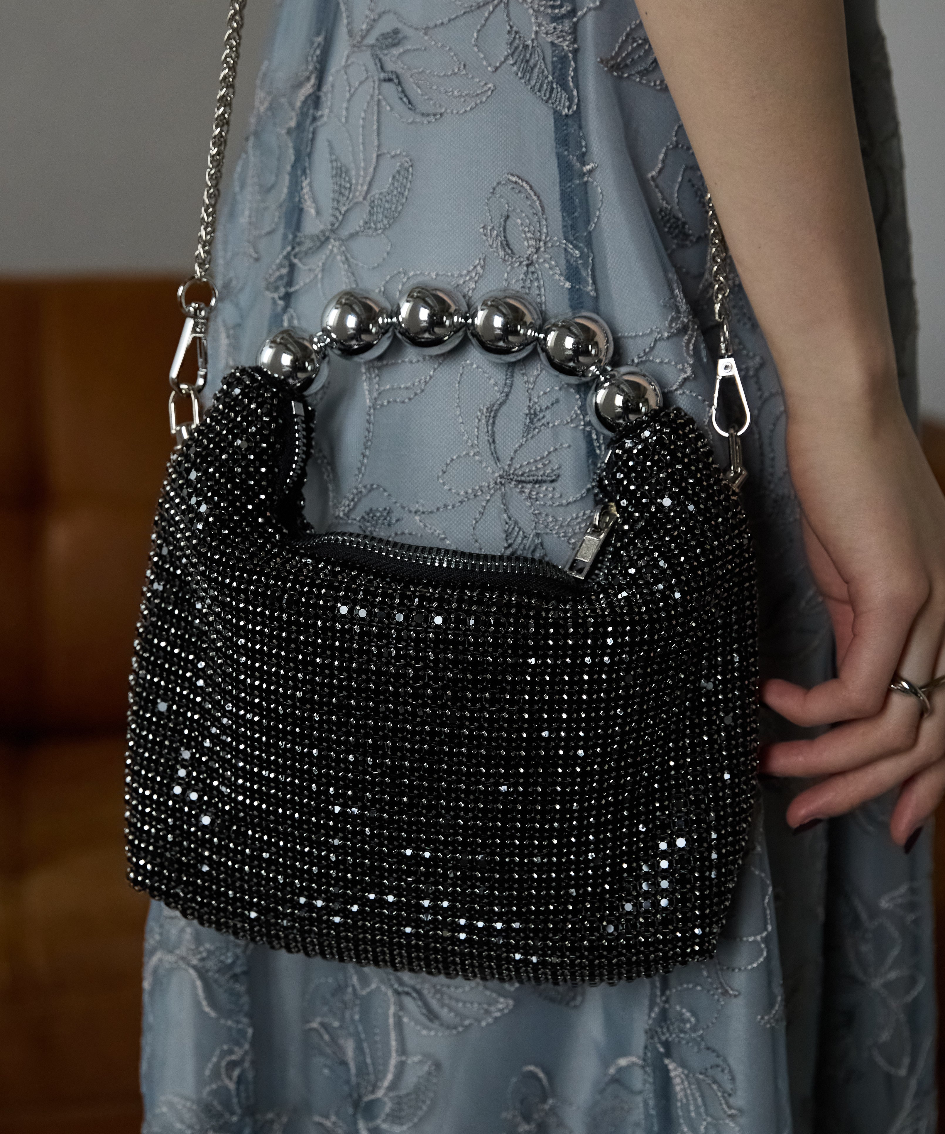 パールハンドルラインストーンバッグ